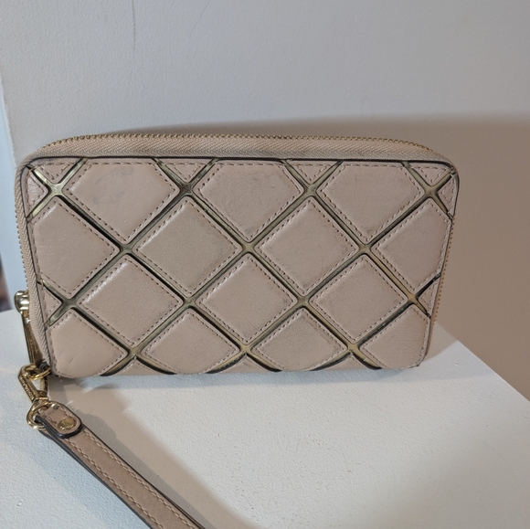 Michael Kors Handbags - Michael Kors Elegant Blush Quilted Wristlet/Wallet